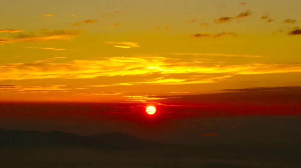 美麗的富士山日出光環將緩解疲勞