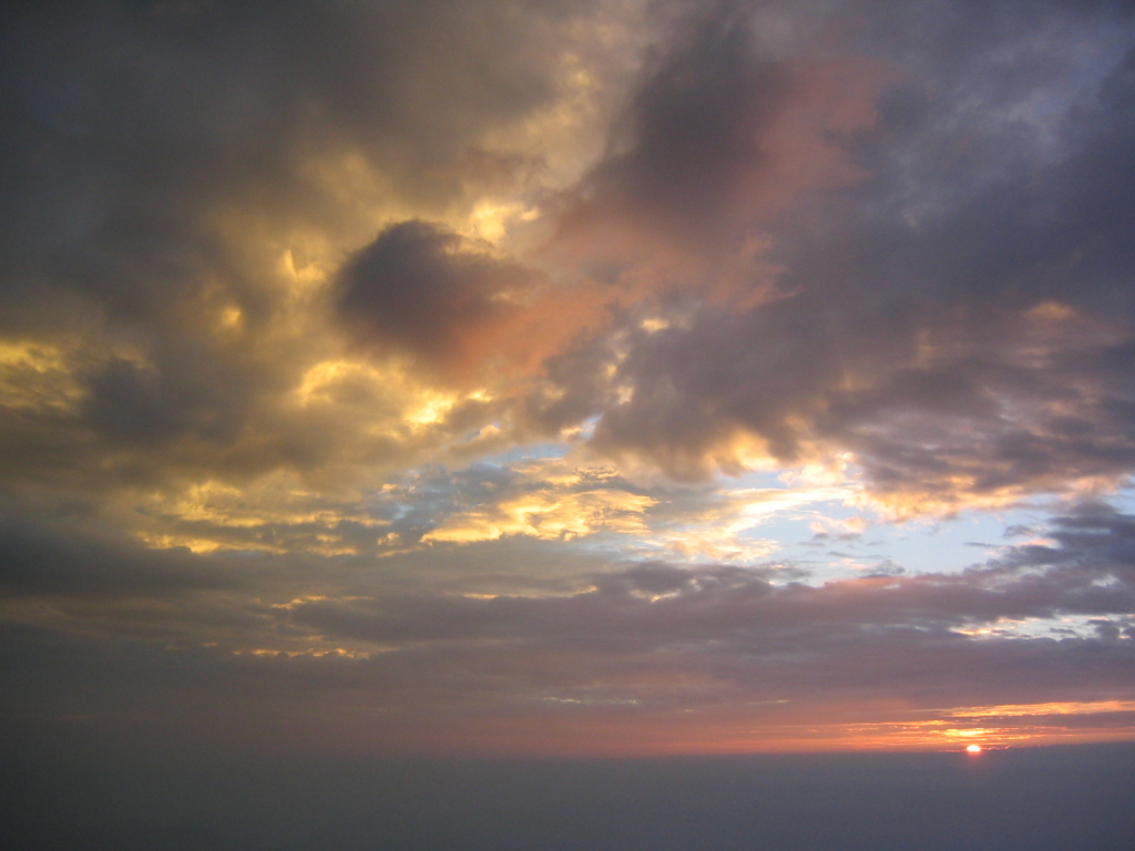 御来光⑥個人的にNo.1の美しさでした。上空の雲への反射した色がGoodです。